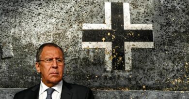 El canciller ruso denuncia presiones de Bruselas para boicotear actos del 9 de mayo en Moscú; líderes de Serbia y Eslovaquia desafían las advertencias europeas.