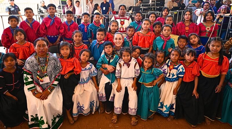 La presidenta de Mèxico reafirma su compromiso con los pueblos originarios al reintegrar más de 5 mil hectáreas a comunidades wixaritari en La Yesca, Nayarit