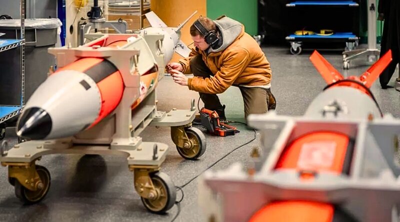 La nueva versión de la histórica bomba nuclear B61 moderniza la disuasión estadounidense en un contexto geopolítico más volátil; su despliegue finaliza en 2027.