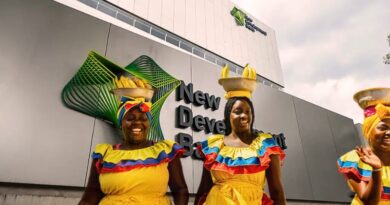 Gustavo Petro avanza en la adhesión al Nuevo Banco de Desarrollo del BRICS y promueve megaproyecto férreo que conectará los océanos Pacífico y Atlántico.