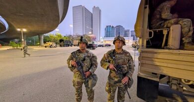 La Casa Blanca ordena enviar 2.000 agentes ante violentas protestas por redadas migratorias; el gobernador Newsom critica la intervención federal.