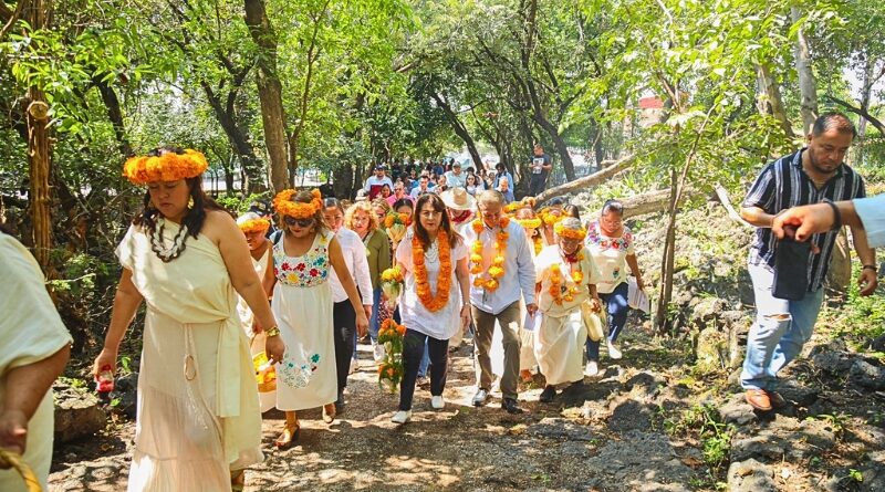 La gobernadora participó en una ceremonia prehispánica en Tejalpa y anunció que buscará su reconocimiento como Centro Ceremonial y Cultural.