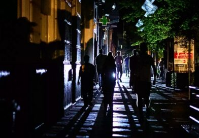 Un incendio en una subestación eléctrica de Paraná provocó un apagón en el Distrito Federal y ocho estados; el servicio fue restablecido horas después.