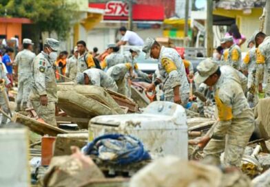 Aplican el Plan DN-III-E para brindar alimentos y asistencia a familias afectadas por las lluvias en Veracruz, reafirmando su compromiso con la población civil.