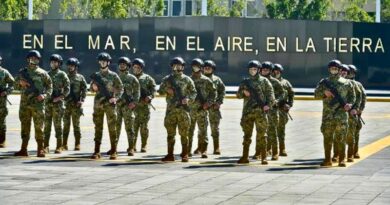 La iniciativa busca modernizar la misión naval, fortalecer la defensa marítima con IA y coordinar acciones con la Guardia Nacional, en medio de un clima de controversia interna.