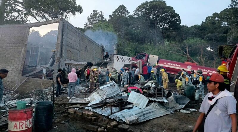 La gobernadora Margarita González Saravia confirmó el deceso y el despliegue de cuerpos de emergencia tras el estallido registrado esta tarde en un taller de pirotecnia; se investigan las causas del siniestro.