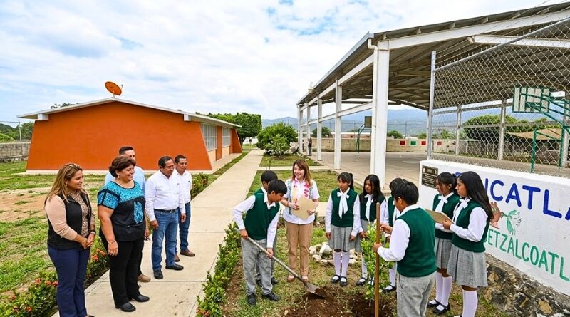 Con una inversión conjunta entre el gobierno estatal y federal, la Telesecundaria CE-Acatl en San Agustín Amatlipac estrena espacios rehabilitados que fortalecen el desarrollo educativo y comunitario