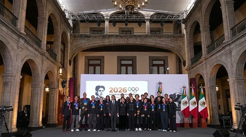 México cerró Santo Domingo 2026 como líder regional; el Gobierno prepara estímulos y más becas para fortalecer el alto rendimiento deportivo nacional.