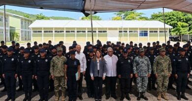 La gobernadora Margarita González Saravia encabezó la graduación de 73 mujeres y 64 hombres en la Academia Estatal de Estudios Superiores en Seguridad.