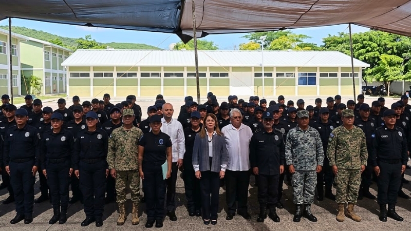 La gobernadora Margarita González Saravia encabezó la graduación de 73 mujeres y 64 hombres en la Academia Estatal de Estudios Superiores en Seguridad.