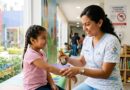 El Hospital de la Niñez Morelense pide identificar signos de alarma del dengue y acudir a valoración médica oportuna para evitar riesgos en menores.