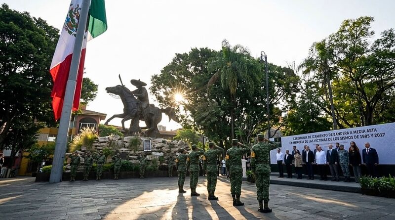 La gobernadora Margarita González Saravia encabezó en Cuernavaca una ceremonia cívica con honores a la Bandera y el lábaro patrio izado a media asta.
