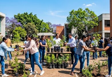 La universidad politécnica donó ejemplares producidos por el Gobierno de Morelos para que la comunidad universitaria los plante en sus municipios de origen.