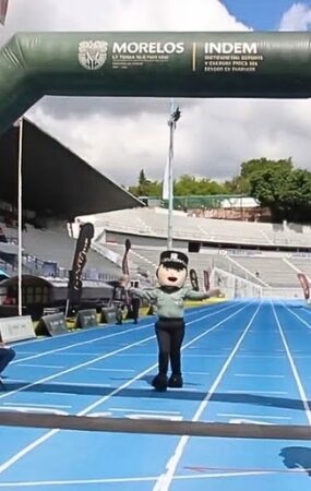 Más de 600 corredores participaron en la edición 71 del Maratón Rover México-Cuernavaca, que el Indem reconoció por su tradición y exigencia deportiva.