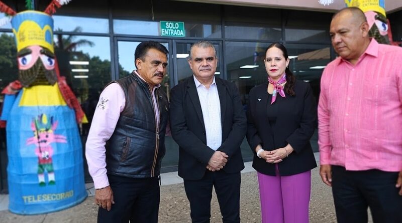 La secretaria de Educación, Karla Aline Herrera, presentó al contador y maestro en Administración Pública con 28 años en el servicio público.
