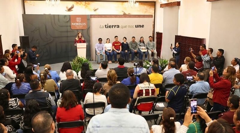 La gobernadora compartió testimonios de jóvenes de Emprende Joven, Pase OLIN y Territorios de Paz, con Centros Libres y Petate de Colores